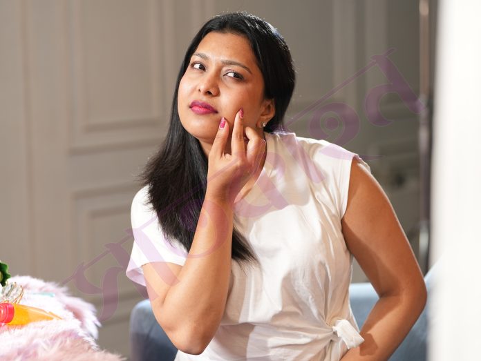 মডেল: ঈশিতা; ছবি: মঞ্জুরুল আলম