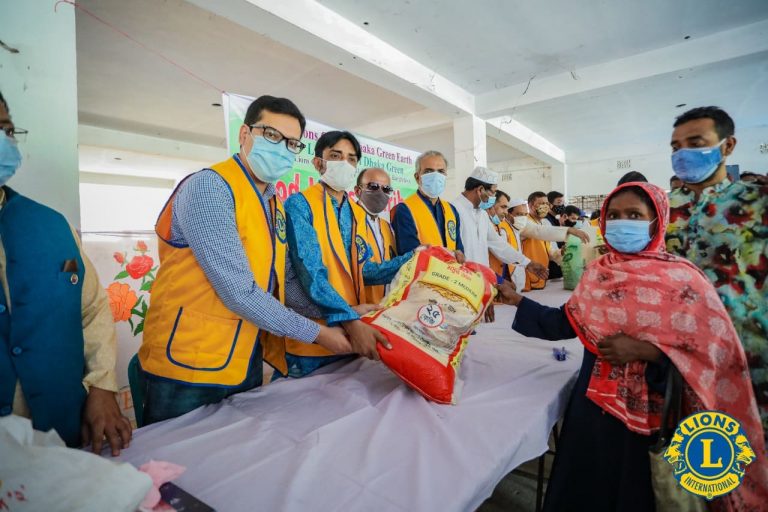 করোনায় ক্ষতিগ্রস্তদের সহায়তায় লায়ন্স ক্লাব