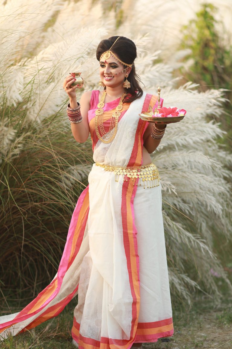 দিনভেদে পূজার সাজ