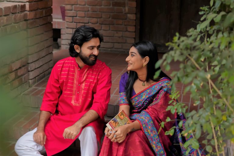 ভালোবাসা দিবসে প্রিয়জনকে কী উপহার দিচ্ছেন?
