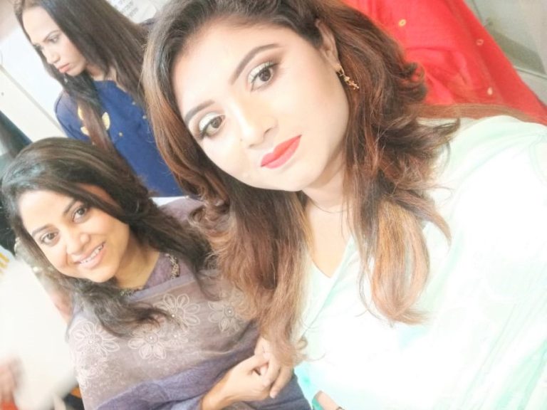 বিউটি আর্টিস্ট হয়ে মাসে আয় এক লাখ