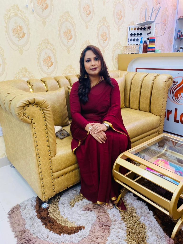 পার্লার খুলে প্রথম মাসেই আয় ২ লাখ
