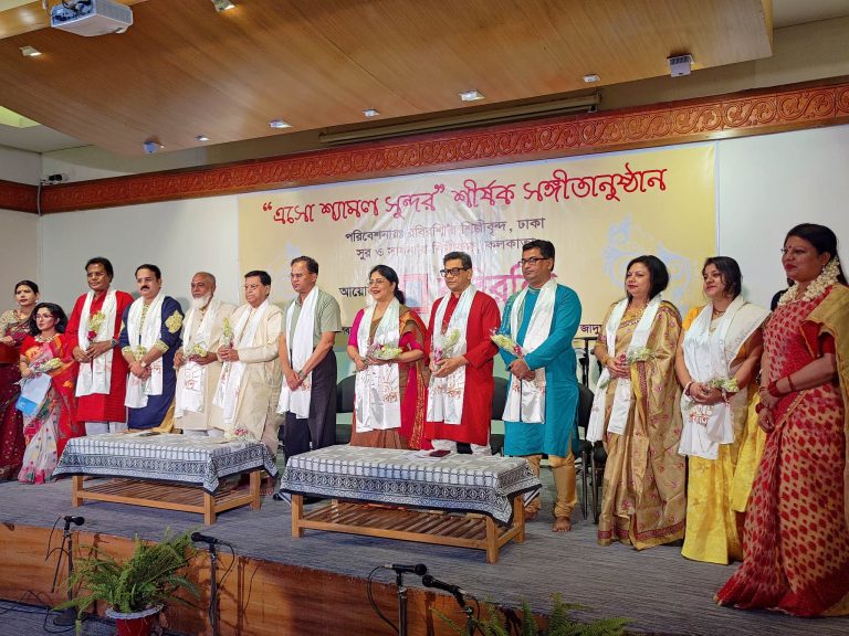 জাদুঘরে রবিরশ্মির আয়োজনে এপার ও ওপার বাংলার শিল্পীদের গান