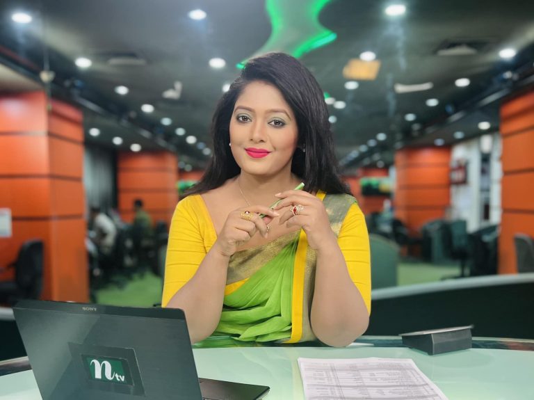 সংবাদ উপস্থাপক হতে হলে কী করতে হয় ?