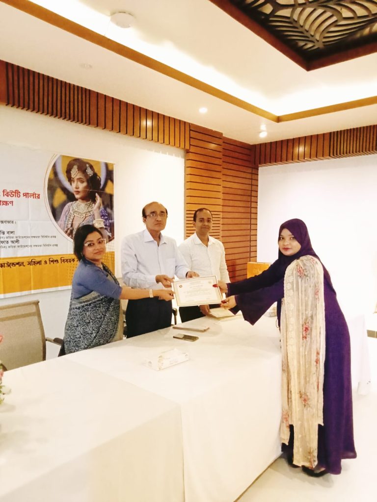 নারীকে স্বাবলম্বী করতে কাজ করছে উজ্জ্বলা