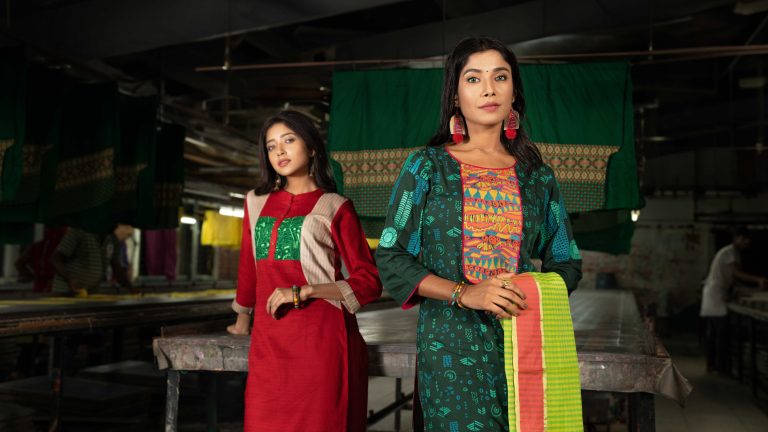 পোশাকে বিজয়ের উৎসব