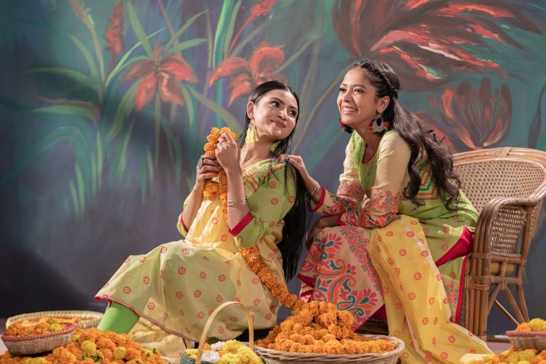 পোশাকে ফাগুন