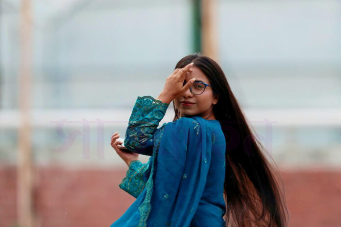 মডেল হিমু