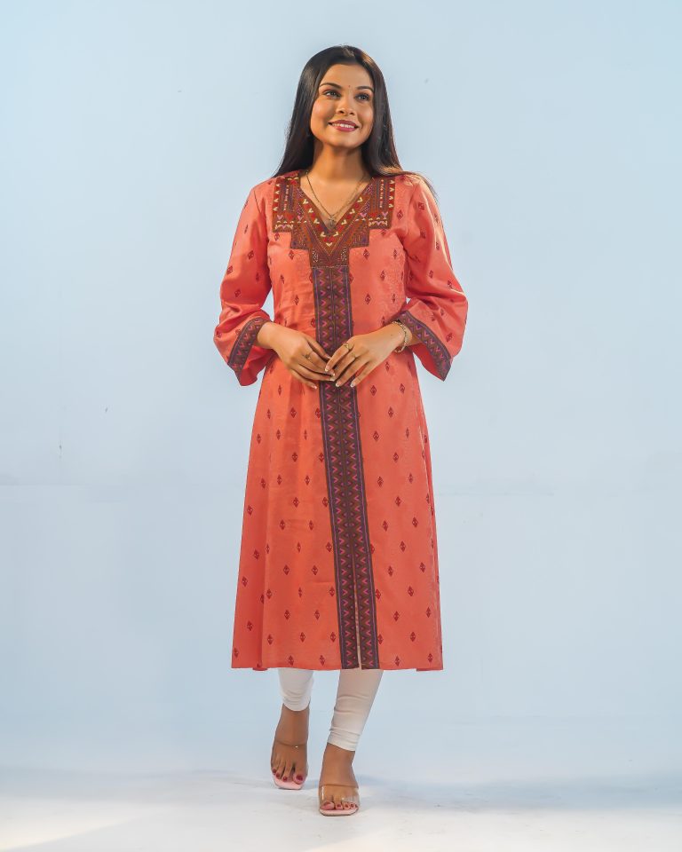 গরমে আরামের কুর্তি ‘কে ক্র্যাফট’- এ