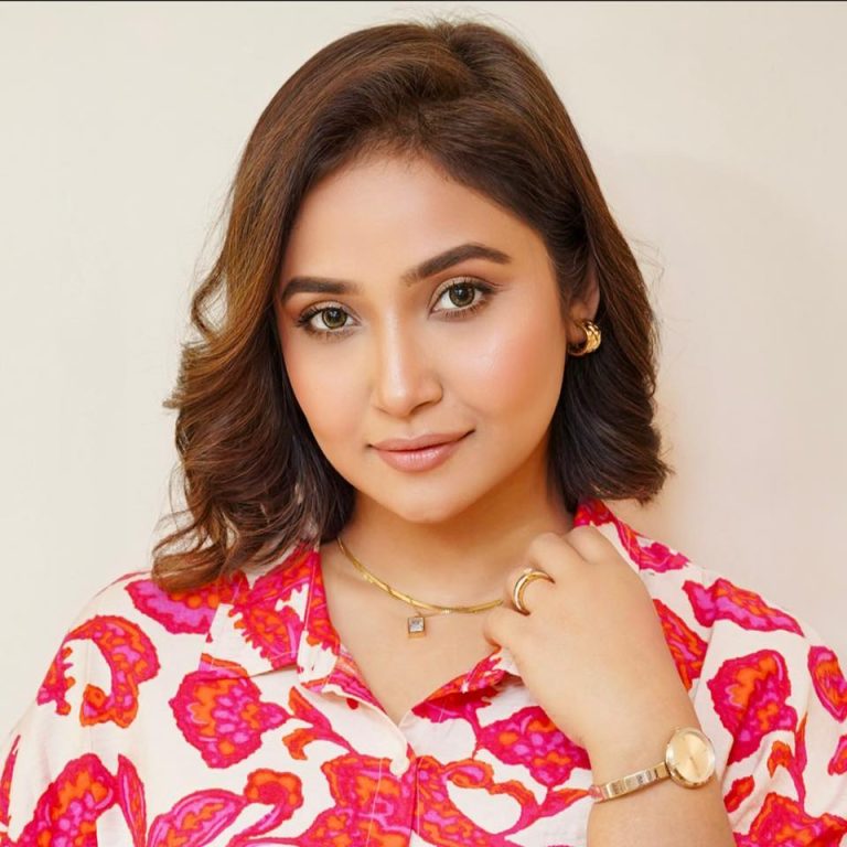 হালকা সাজে ঈদ