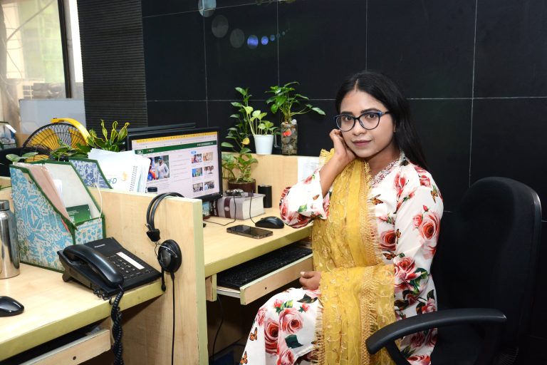 মেয়েদের অফিস-সাজে ৭ পরামর্শ