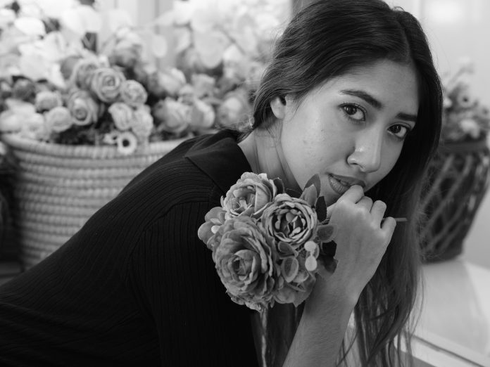 মডেল: টিনা; ছবি: মঞ্জুরুল আলম