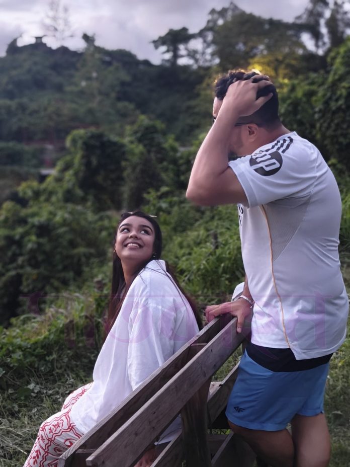 মডেল: হিয়া ও সাদী