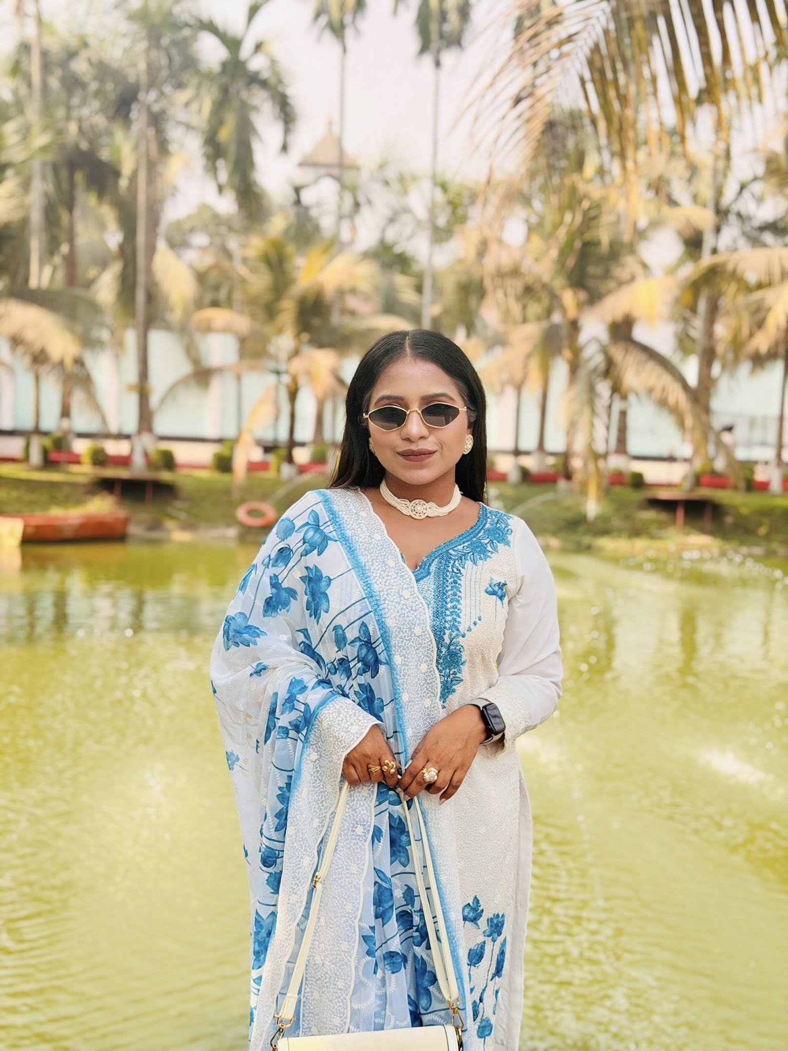 মডেল: হিমু আক্তার