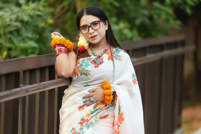 মডেল: হিমু আক্তার